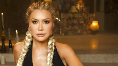 نوال الزغبي تثير الجدل بإطلالة فاضحة.. وألبوم “مشاعر” يتجاوز 10 ملايين مشاهدة