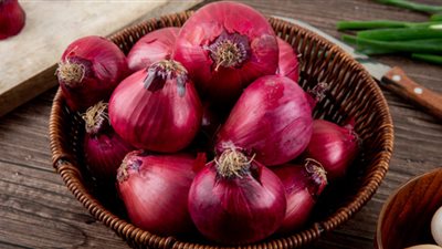 خير أم شر يقترب ؟.. تفسير رؤية البصل في المنام لابن سيرين