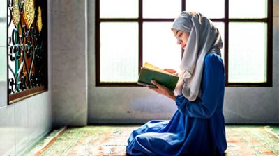بشرى بزوال الهموم .. تفسير حلم قراءة الأذكار في المنام