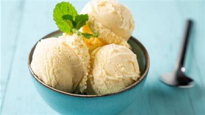 طريقة عمل آيس كريم الفانيلا اللذيذ في المنزل مثل الجاهز