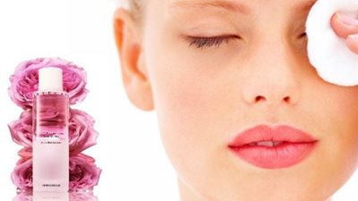 فوائد ماء الورد السحرية لعلاج الهالات السوداء تحت العين وطرق استخدامه 