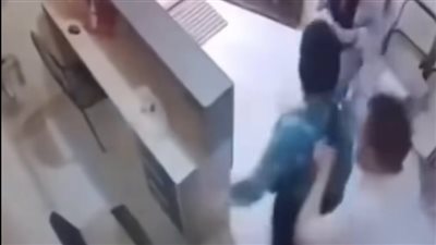 اعتداء مدرس على سكرتيرة بسبب “الشاي بالبسكويت” في سوهاج