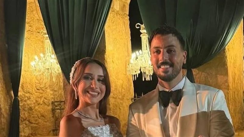 وسام قطب مع عروسه