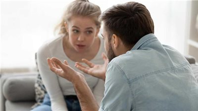 بـ3 علامات.. كيف تكشفين كذب زوجك من لعة جسده؟