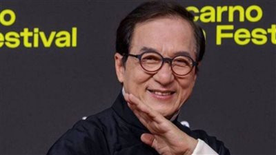 جاكي شان يلوم الذكاء الاصطناعي بعد انتشار شائعات وفاته