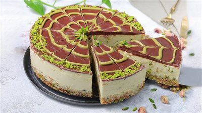 طريقة عمل تشيز كيك البستاشيو بخطوات بسيطة في مطبخك 