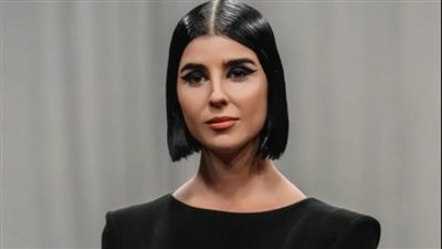 زينة مكي تخطف الأضواء بإطلالاتها السوداء الجريئة في أسبوع الموضة بدبي