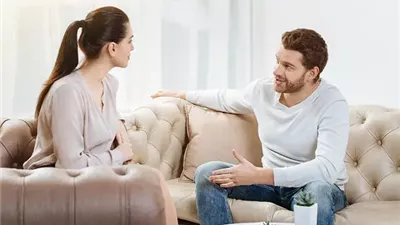 أخو زوجي دخل غرفتي دون وجودي.. ماذا أفعل؟