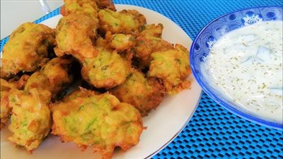 وصفة شهية ومغذية  ..  تعلمى طريقة عمل عجة الكوسا في مطبخك 