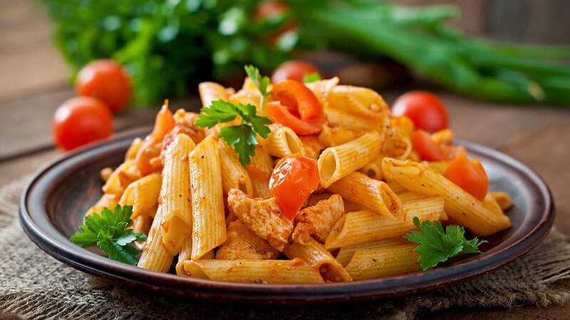 مكرونة بالصوص الحار