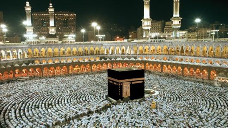 الطواف حول الكعبة