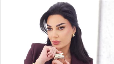 سيرين عبد النور تصبح أيقونة موضة بإطلالة برغندي أنيقة