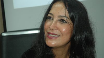 منى هاشم | مترجمة مغربية لها قراءات للتاريخ بطريقة رومانسية