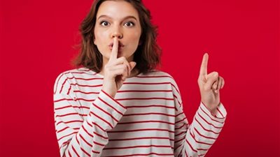 الحسد قريب من طفلك المتميز والعادي فاصمت كي تحميهم