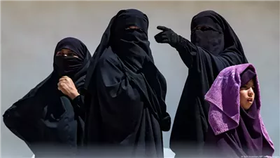 بدء محاكمة 3 فرنسيات بتهمة الانضمام إلى داعش في سوريا