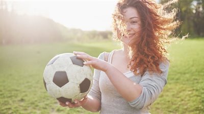 تفسير رؤية لعب الكرة في المنام للعزباء والمتزوجة والحامل 