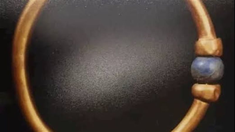 أسورة ذهبية في المتحف