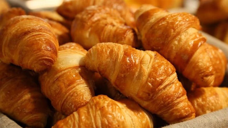 الكرواسون بالبسطرمة