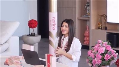 نارين بيوتي تطلق علامتها التجارية الخاصة بالمكياج وسط احتفال عائلي