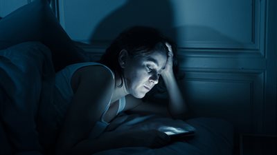 10 أضرار تُهدد صحتك بسبب السهر ليلًا