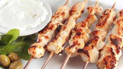 طريقة عمل شيش طاووق الدجاج بتتبيلة مميزة وطعم رائع 