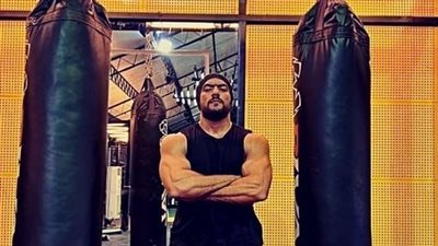 أحمد العوضي يستعد لرمضان 2026 بمسلسل “علي كلاي”