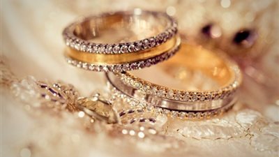 هل تُرد الشبكة للزوج بعد الخلع؟.. 