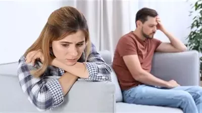 معاملة الزوجة لزوجها برسمية بعد حب.. هل تعد تذكرة رحيل من قلبها؟