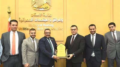 وزير الإسكان يلتقي جمعية المطورين العقاريين لبحث سبل تعزيز التعاون