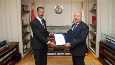 سائق أتوبيس يعيد شنطة بها مليون جنيه لأجنبيتين ويرفض المكافأة  