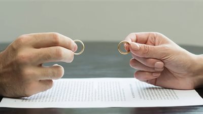 إمرأة تشكو لطليقها من إبنهم.. والرد صادم