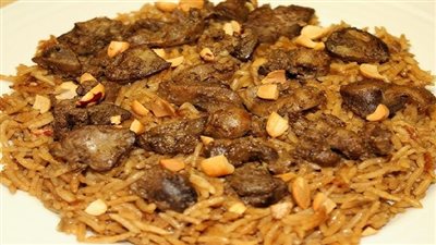 لغداء سريع وشهي.. طريقة عمل الأرز بالكبد والقوانص 