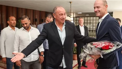 تفاصيل أول اجتماع للخطيب مع مدرب الأهلي الجديد