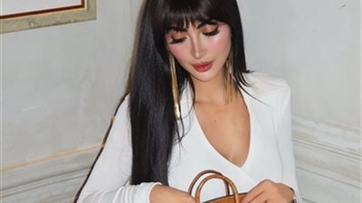 نور الغندور تتألق بالأبيض في جلسة تصوير.. وحقيبتها الثمينة تثير الجدل