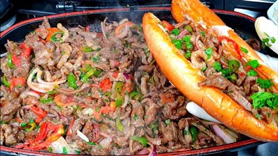 لوجبة غداء سريعة ولذيذة .. طريقة عمل شاورما اللحم في مطبخك 