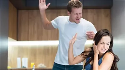 تعرضت للضرب والإهانة من زوجي أمام أولادي