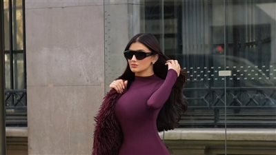 بجمبسوت.. مي عمر تستعرض رشاقتها بجرأة بباريس