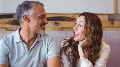 أربعينية تسأل: تقدم لزواجي رجل سبعيني من أجل الونس