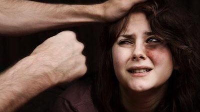 هل يحق للأب ضرب ابنته البالغة؟