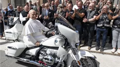 بيع دراجة بابا الفاتيكان في مزاد علني.. لن تصدق السعر