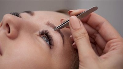 ما حكم الشرع فى تهذيب حواجب المرأة؟.. أمين الفتوي يُجيب