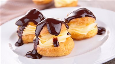 حلويات لذيذة وسهلة التحضير.. طريقة عمل البروفيترول في مطبخك