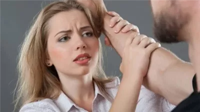 خطيبي اعتدى عليّ بعد كتب كتابي.. ماذا أفعل؟ 