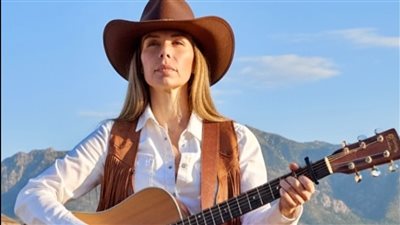 إيمي سالم تتهم محمود الليثي وطارق الشيخ بسرقة لحن أغنيتها 