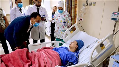 رئيس الوزراء يتفقد مستشفى دار صحة المرأة والطفل (صور)