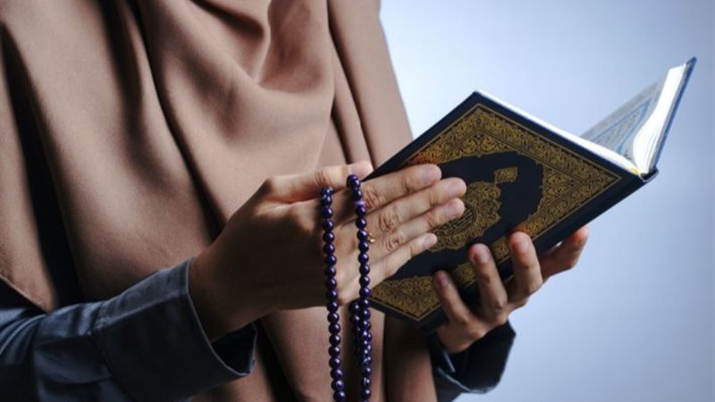 حكم الدعاء بأسماء