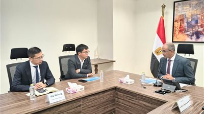  نائب وزير الإسكان يبحث أوجه التعاون مع شركة صينية في مجال تحلية  المياه