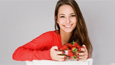  تفسير حلم أكل الفراولة في المنام للعزباء والمتزوجة والحامل 