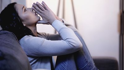 احذري مقارنتك بالآخرين ومتابعتك للبلوجرز عبر السوشيال.. لماذا؟ 