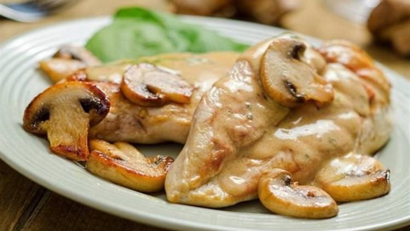 ستيك دجاج بالكريمة والثوم